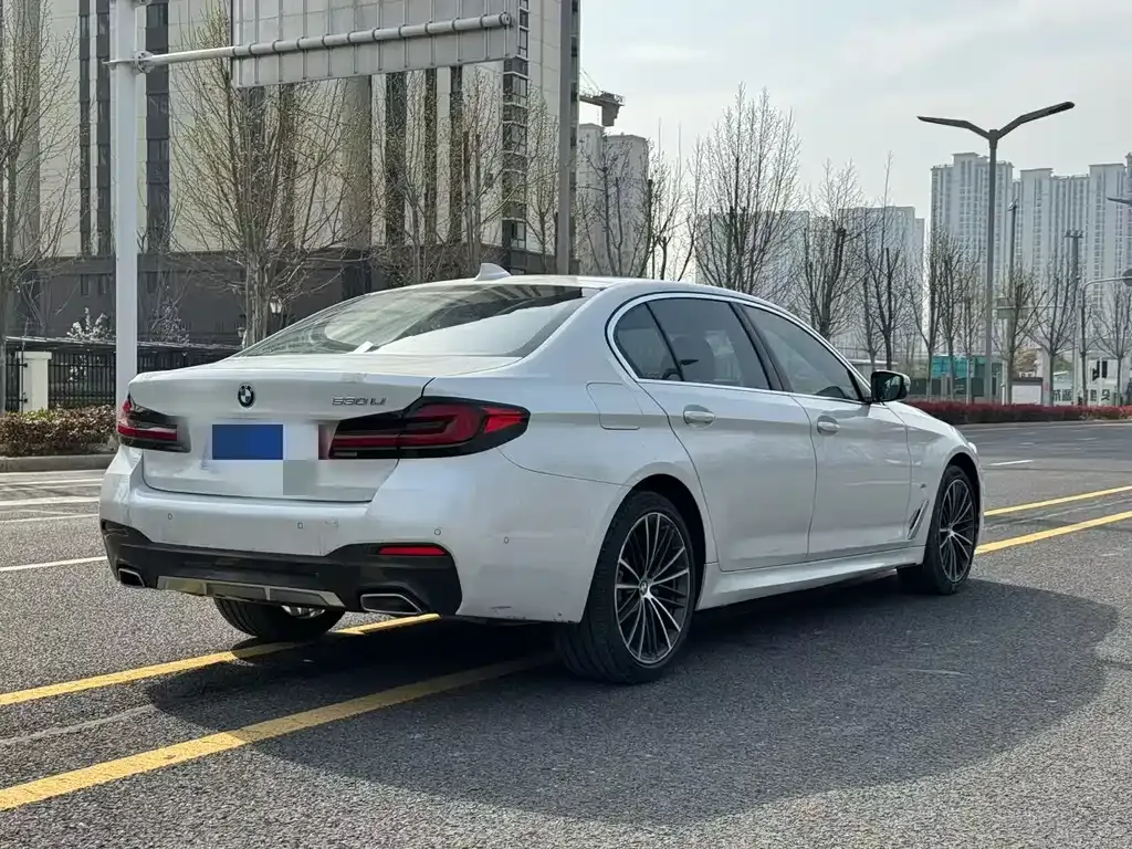 BMW 5 Series — фото 4