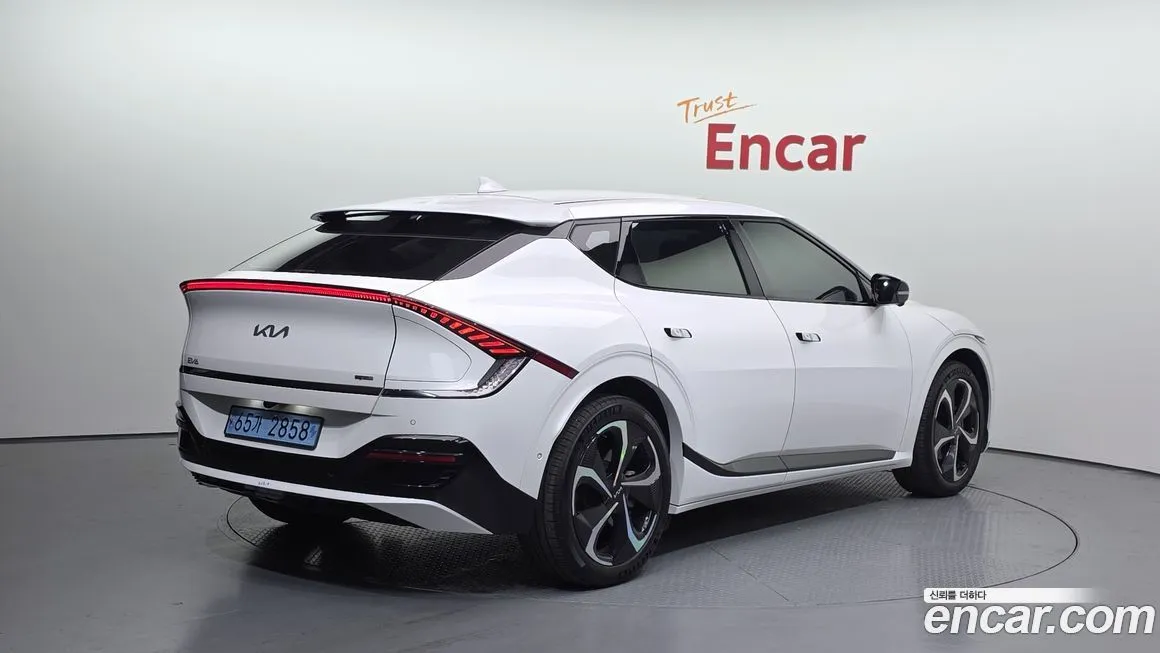 Kia EV6 — фото 6