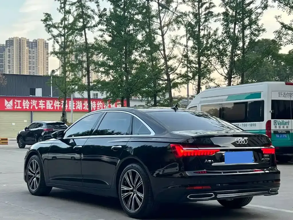 Audi A6L — фото 8