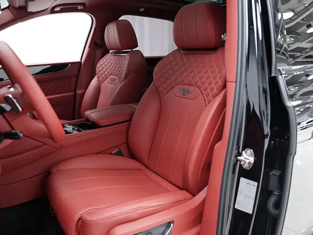Bentley Bentayga 2022 из CN, фото 10