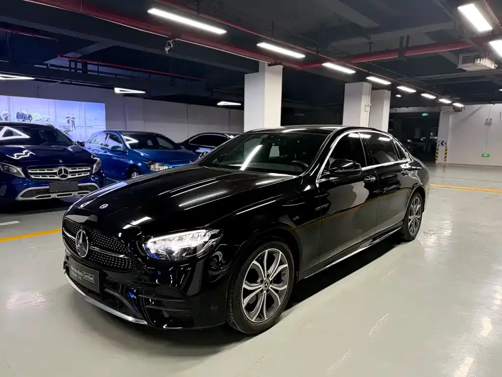 Mercedes-Benz E-Class — фото 1