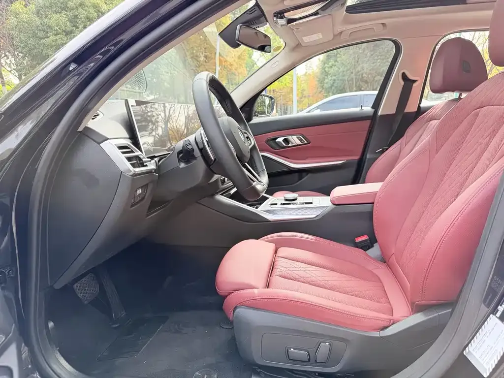 BMW 3 Series 2024 из CN, фото 2