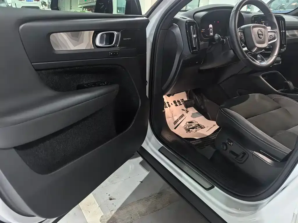 Volvo XC40 NEV 2023 из CN, фото 4