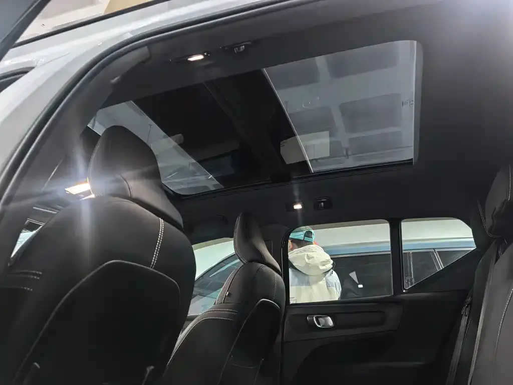 Volvo XC40 NEV 2023 из CN, фото 2