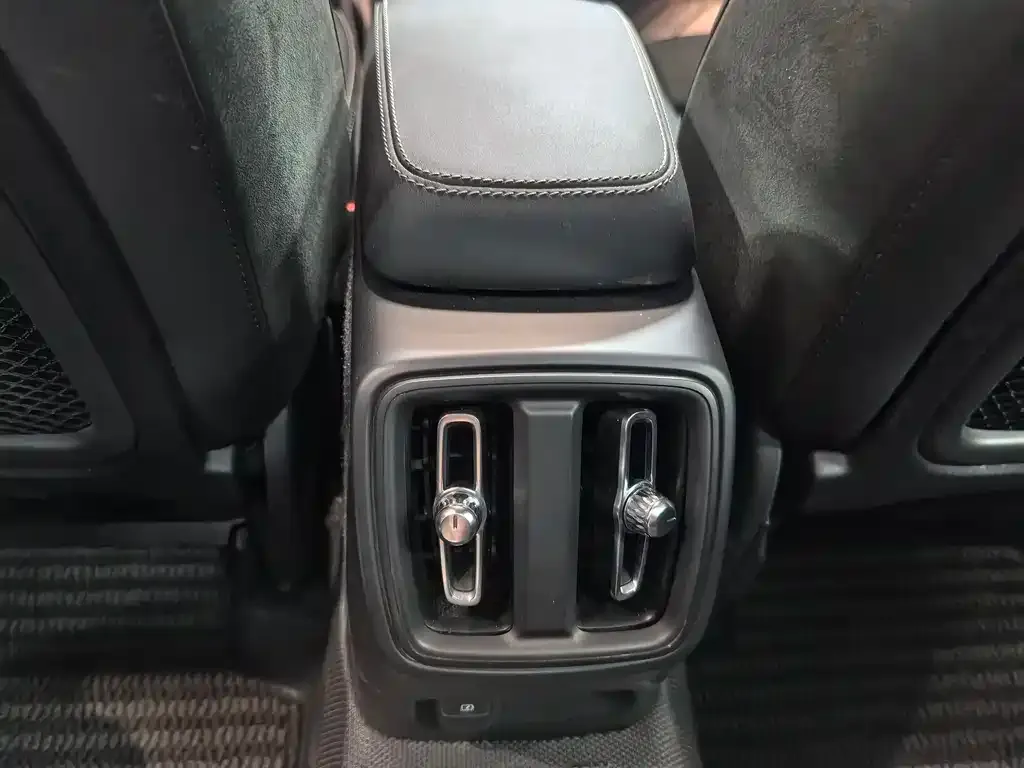 Volvo XC40 NEV 2023 из CN, фото 3
