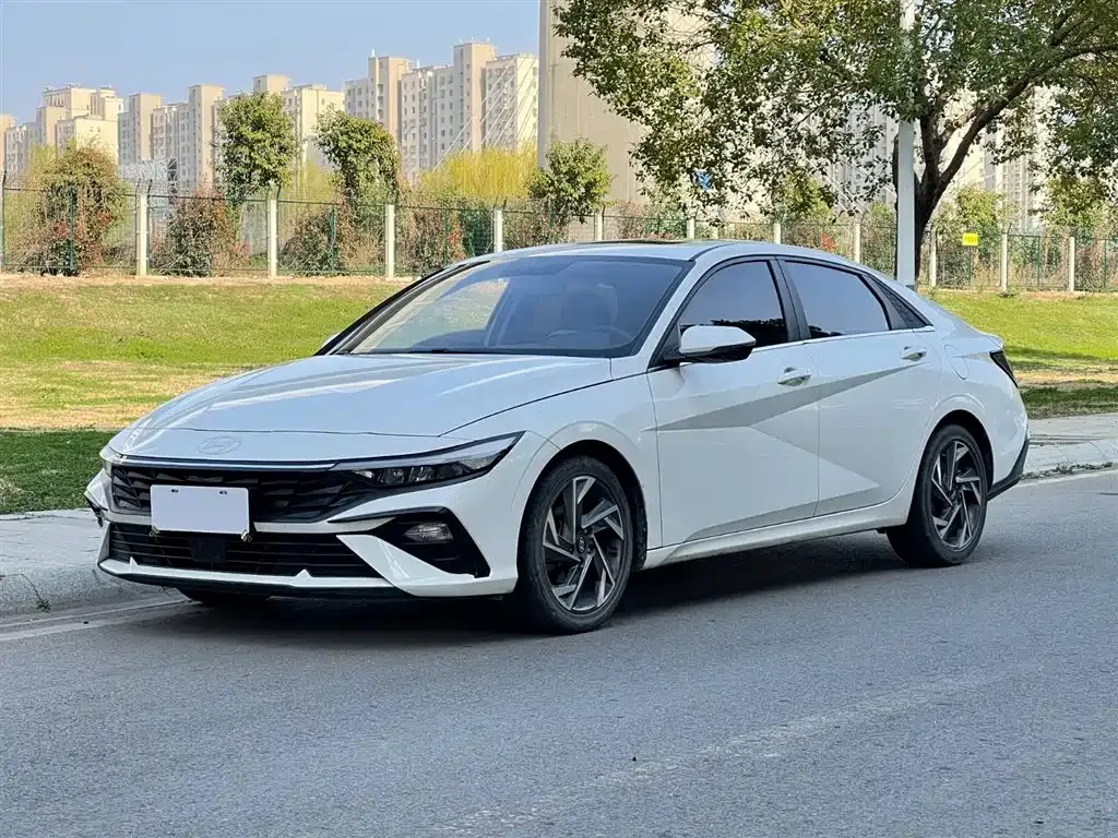 Hyundai Elantra — фото 10