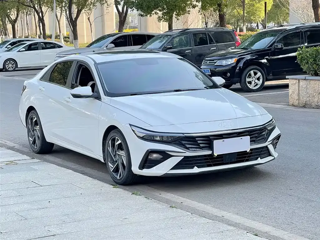 Hyundai Elantra — фото 3