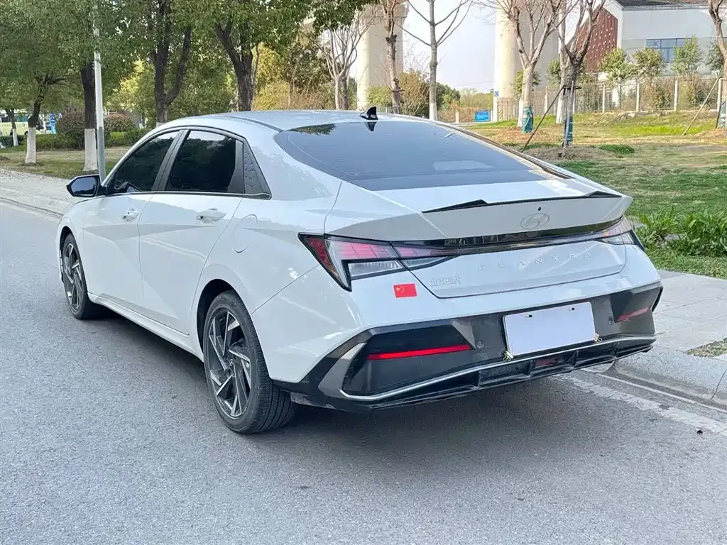 Hyundai Elantra — фото 4