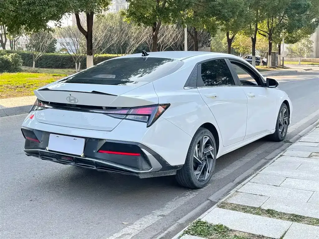 Hyundai Elantra — фото 9