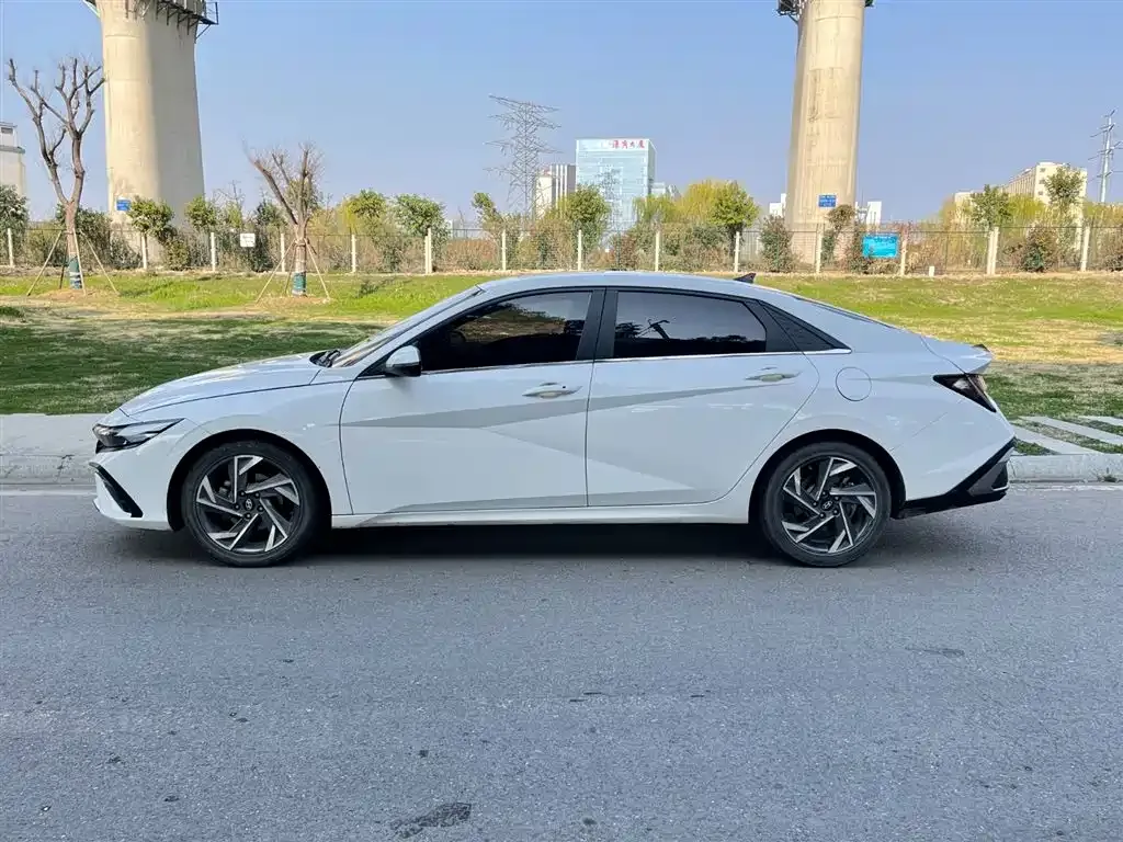 Hyundai Elantra — фото 6