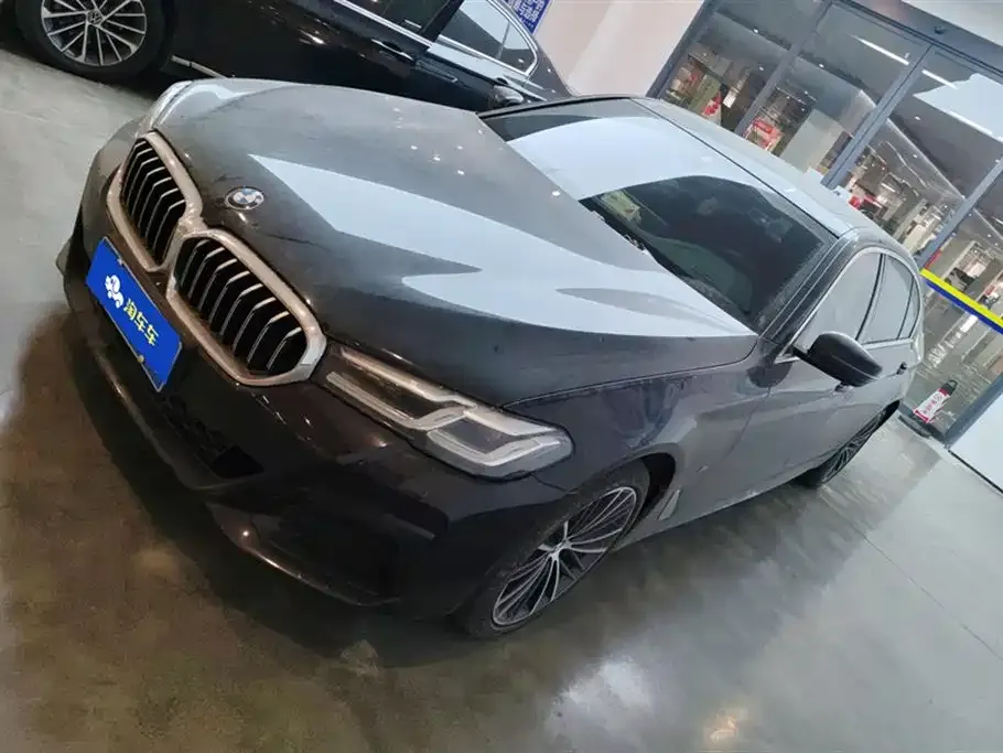 BMW 5 Series — фото 1
