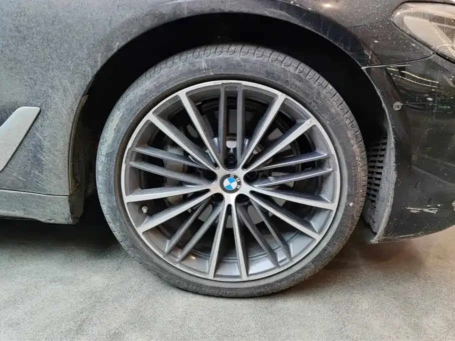 BMW 5 Series — фото 10