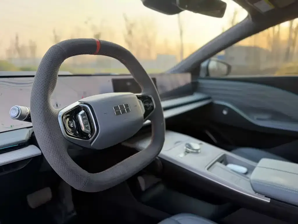 Geely Galaxy E8 — фото 3