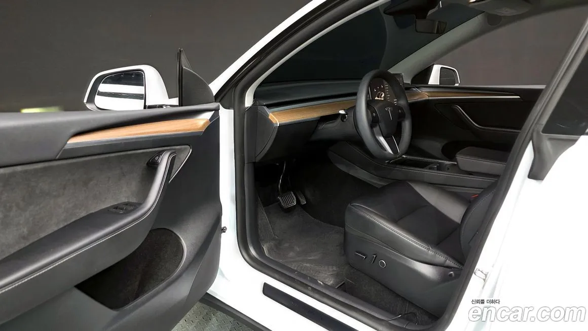 Tesla Model Y — фото 8