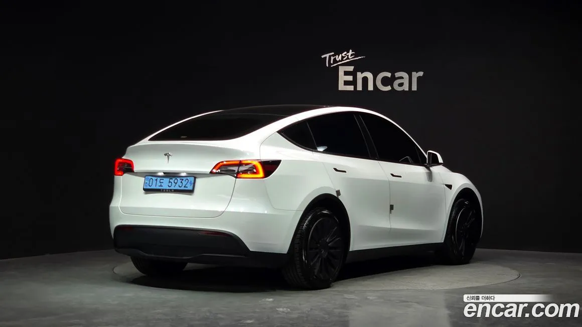 Tesla Model Y — фото 9