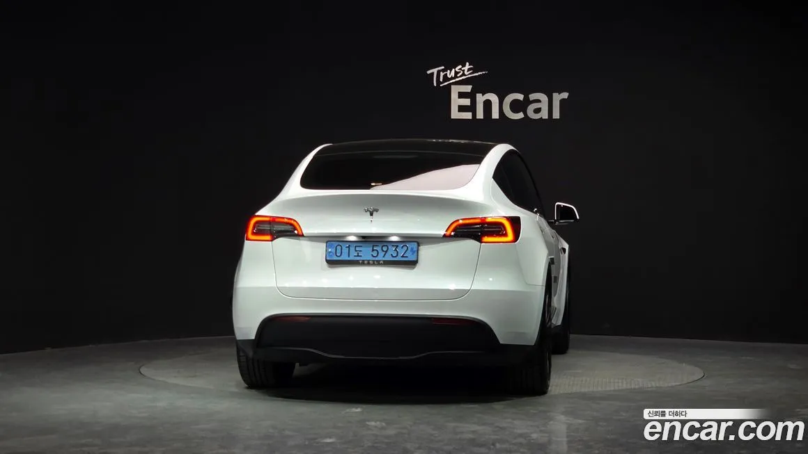 Tesla Model Y — фото 10