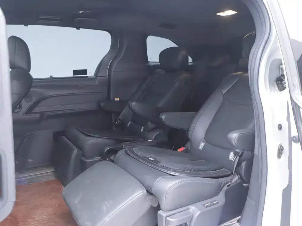 Toyota Sienna 2023 из CN, фото 7