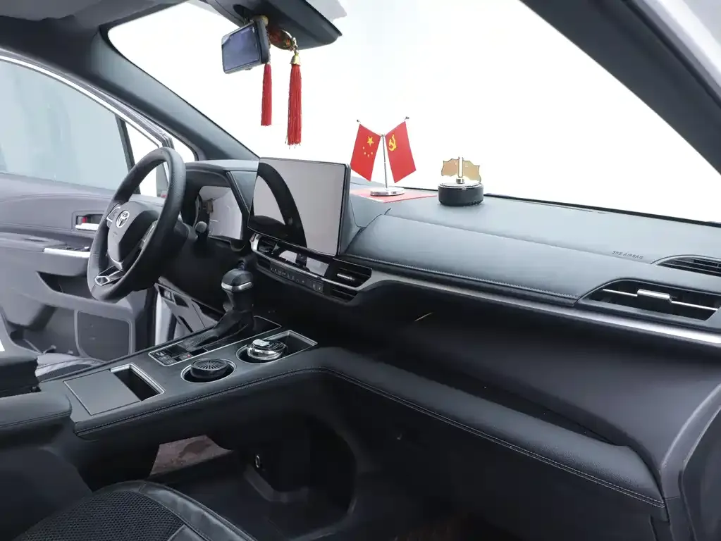 Toyota Sienna 2023 из CN, фото 9
