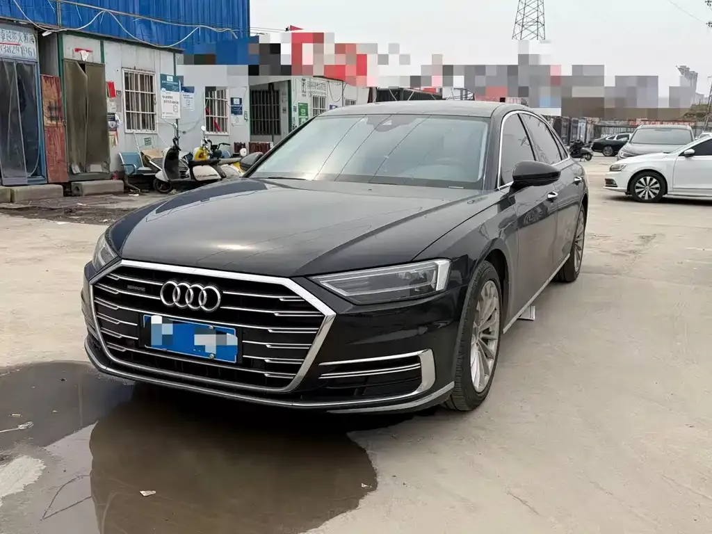 Audi A8 — фото 1