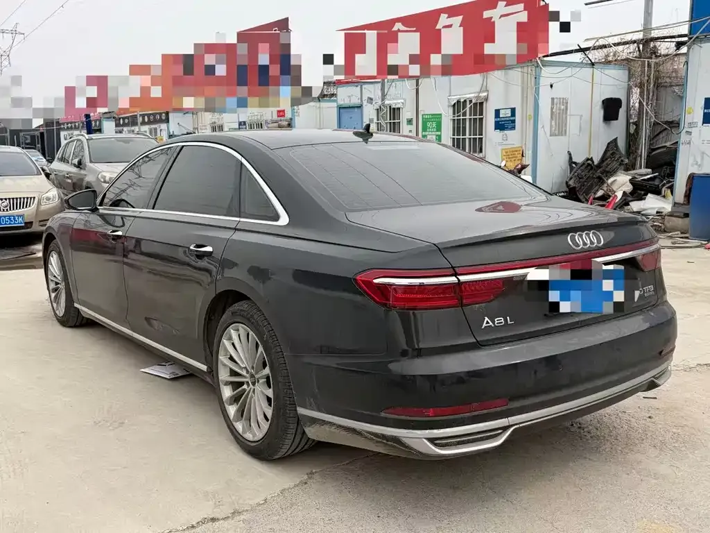 Audi A8 — фото 6