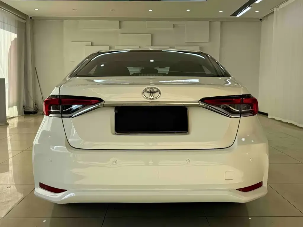 Toyota Corolla — фото 8