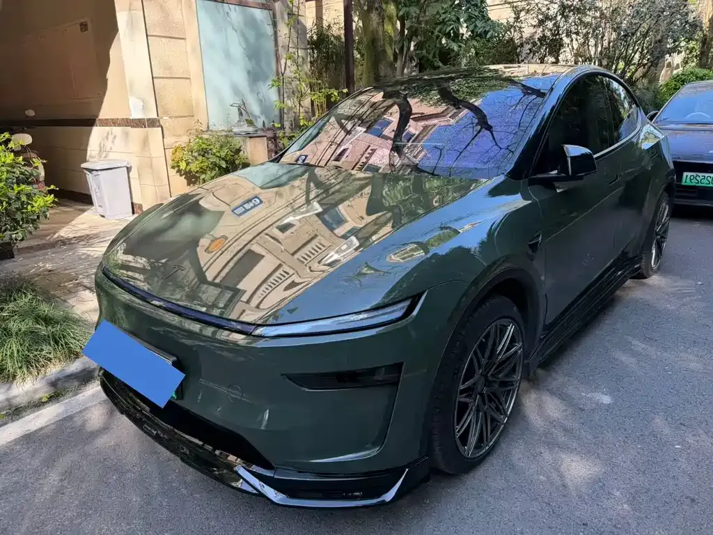 Tesla Model Y — фото 1