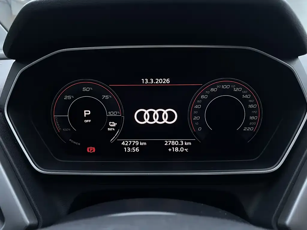 Audi Q4 e-tron — фото 2