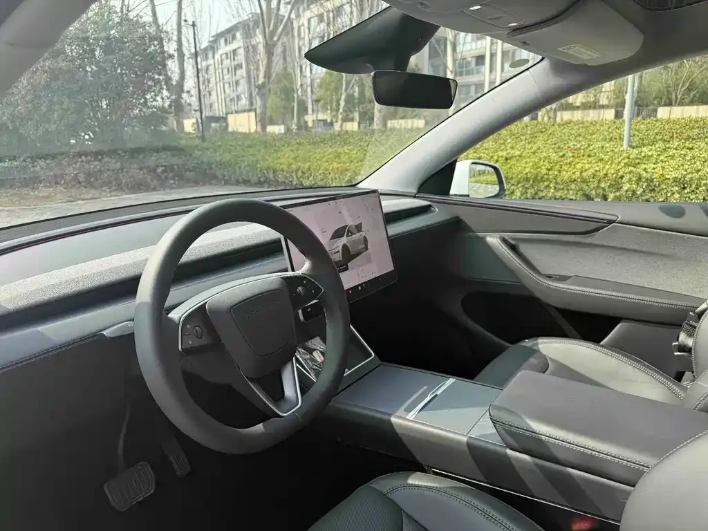 Tesla Model Y — фото 4