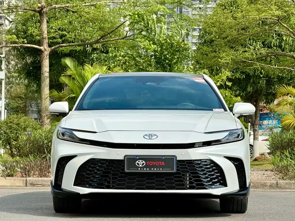 Toyota Camry — фото 10