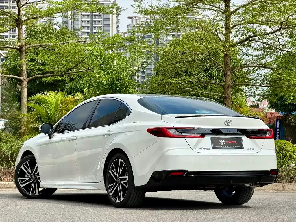 Toyota Camry — фото 7