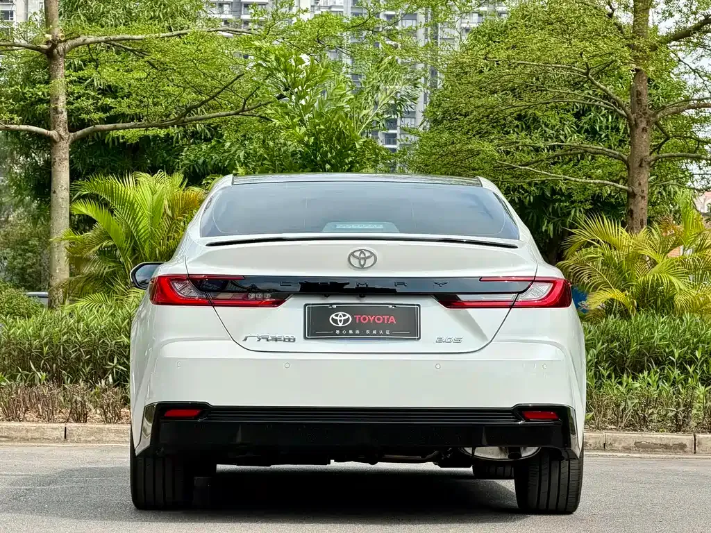 Toyota Camry — фото 9