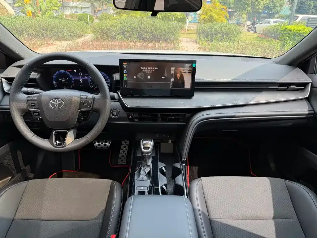 Toyota Camry — фото 5