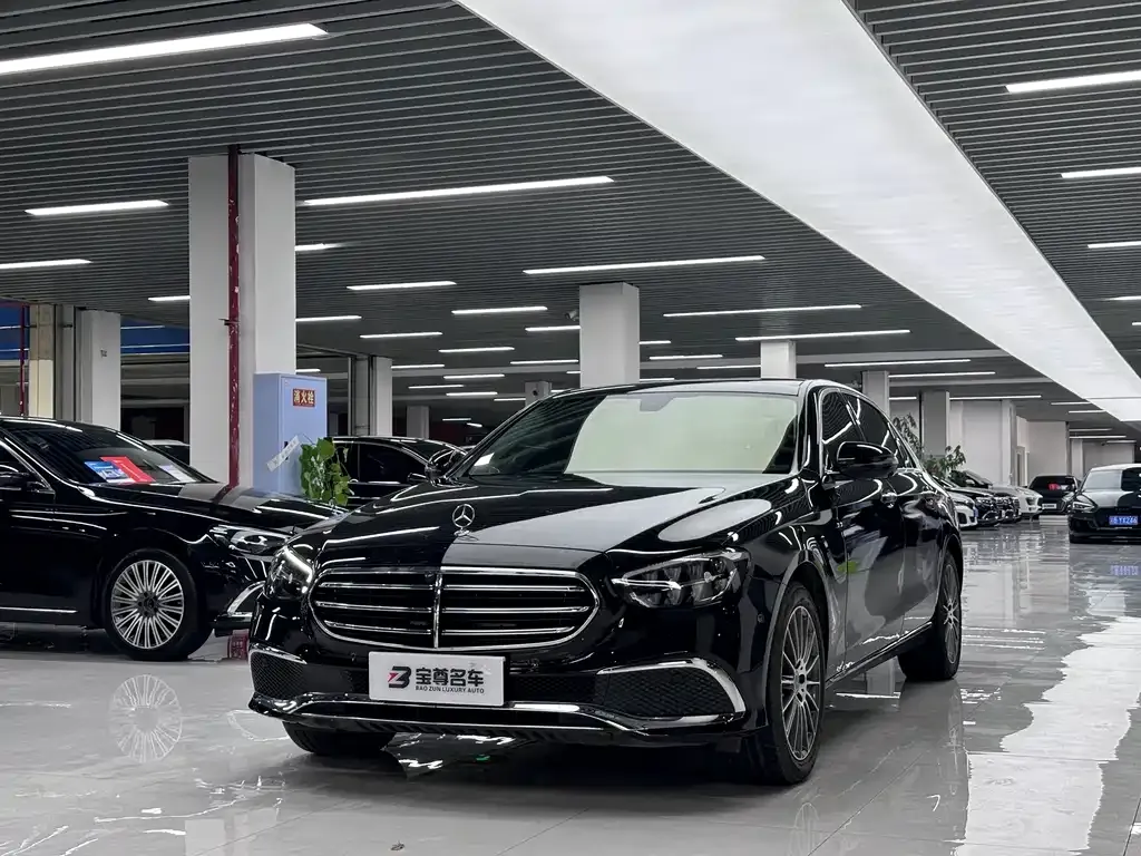 Mercedes-Benz E-Class — фото 1