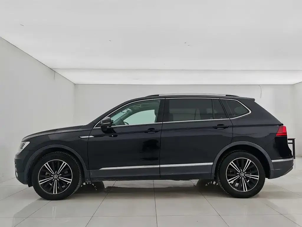 Volkswagen Tiguan L — фото 6