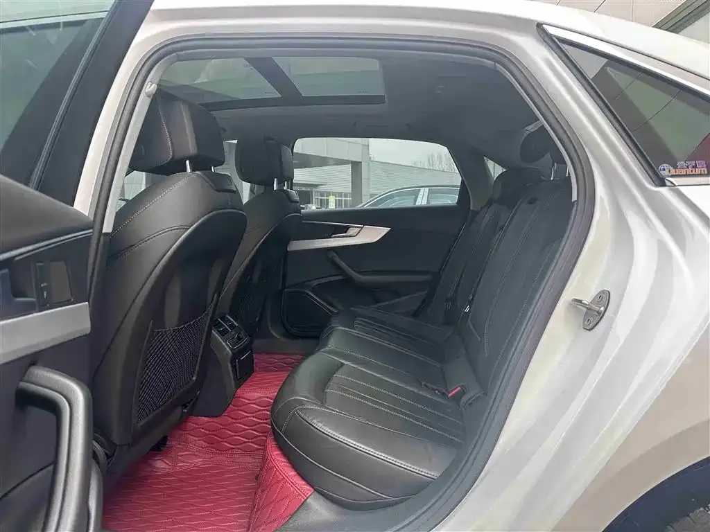 Audi A4L 2021 из CN, фото 8