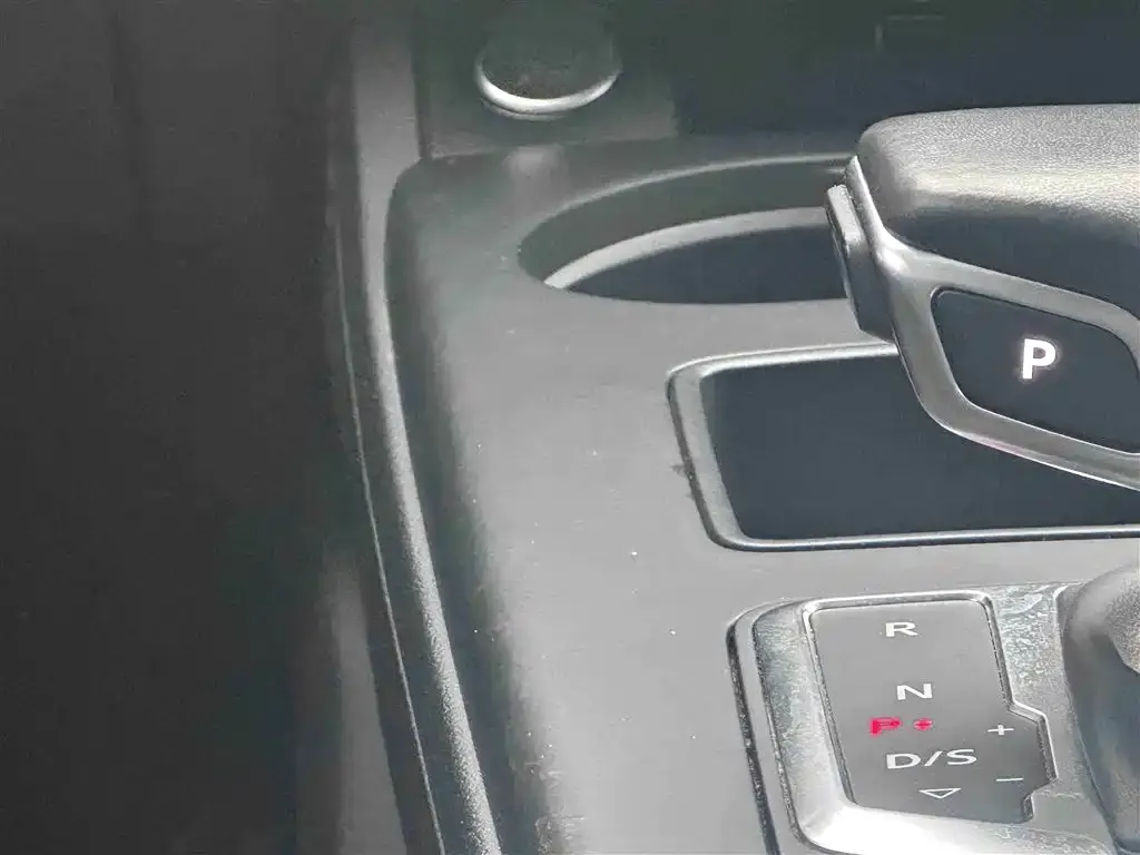 Audi A4L 2021 из CN, фото 2