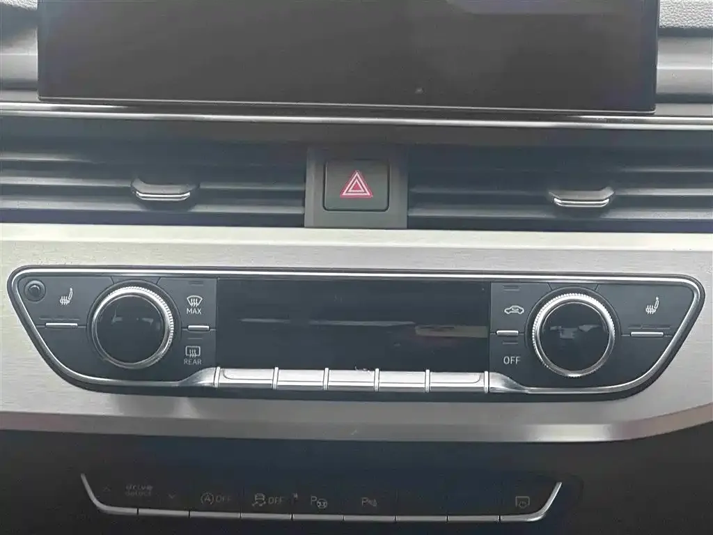 Audi A4L 2021 из CN, фото 3