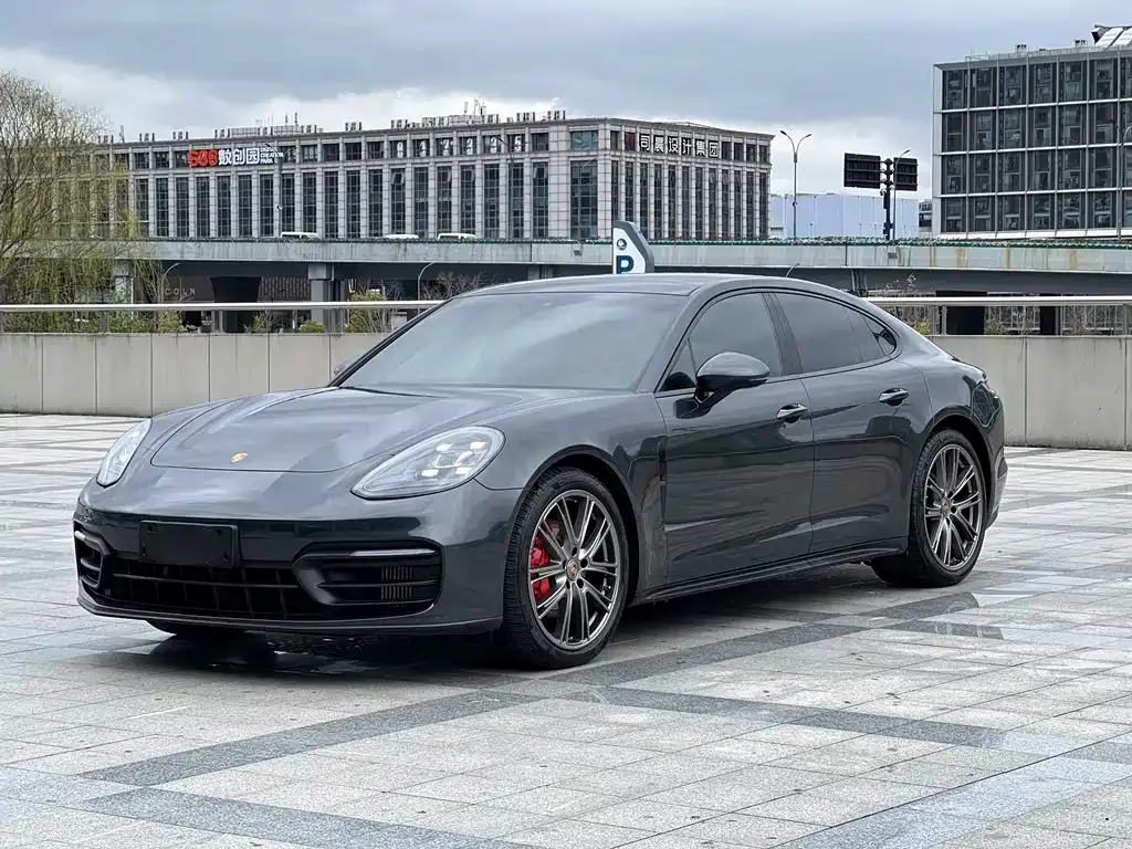 Porsche Panamera — фото 1