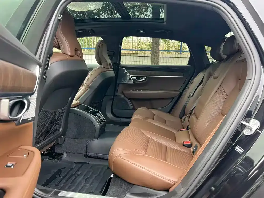 Volvo S90 2024 из CN, фото 5