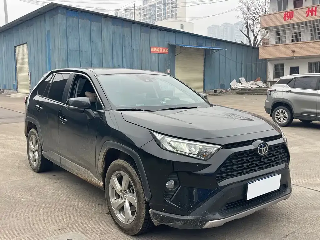Toyota RAV4 — фото 8