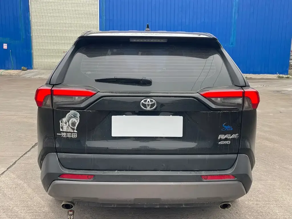 Toyota RAV4 — фото 7