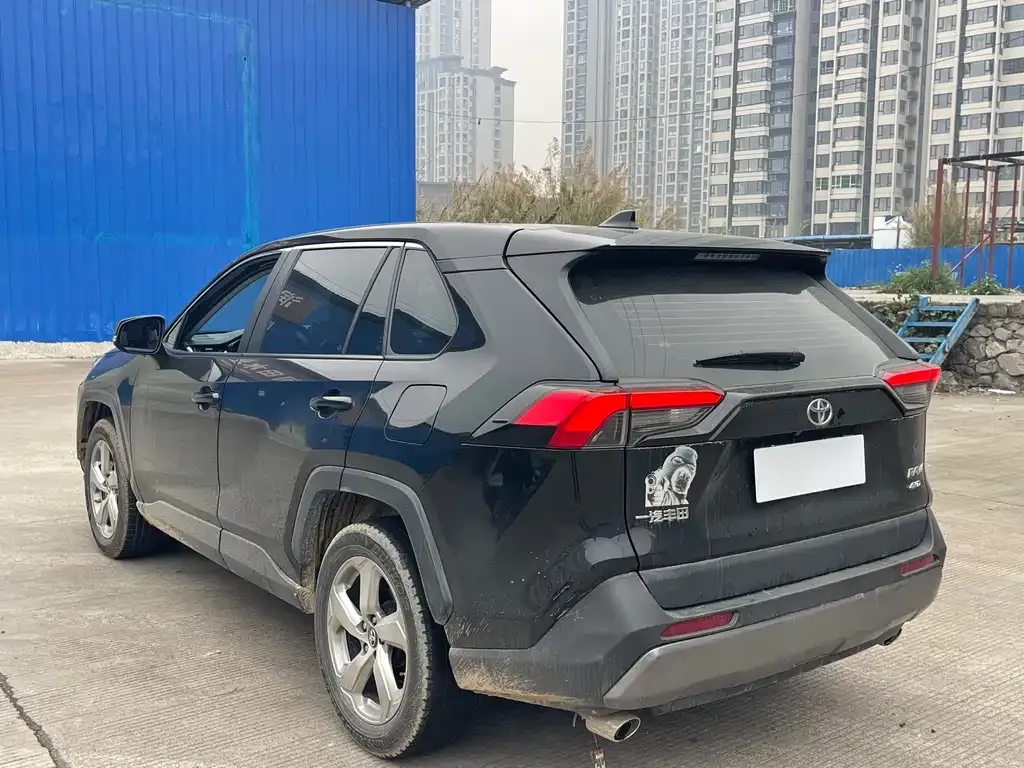 Toyota RAV4 — фото 6
