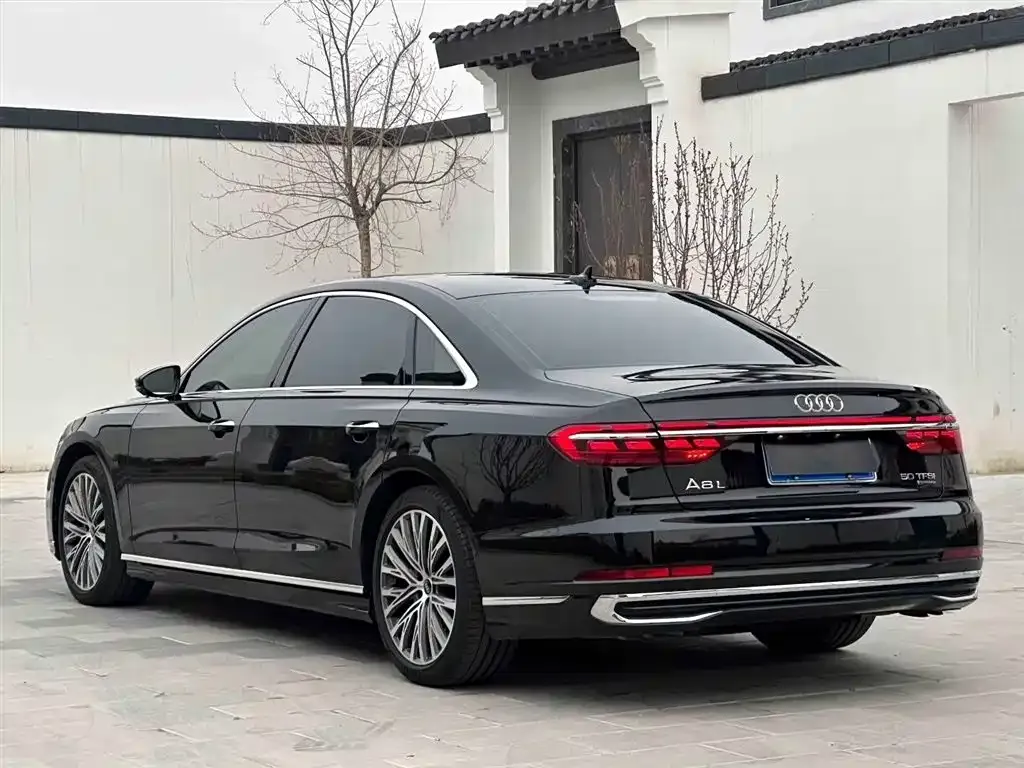 Audi A8 — фото 3