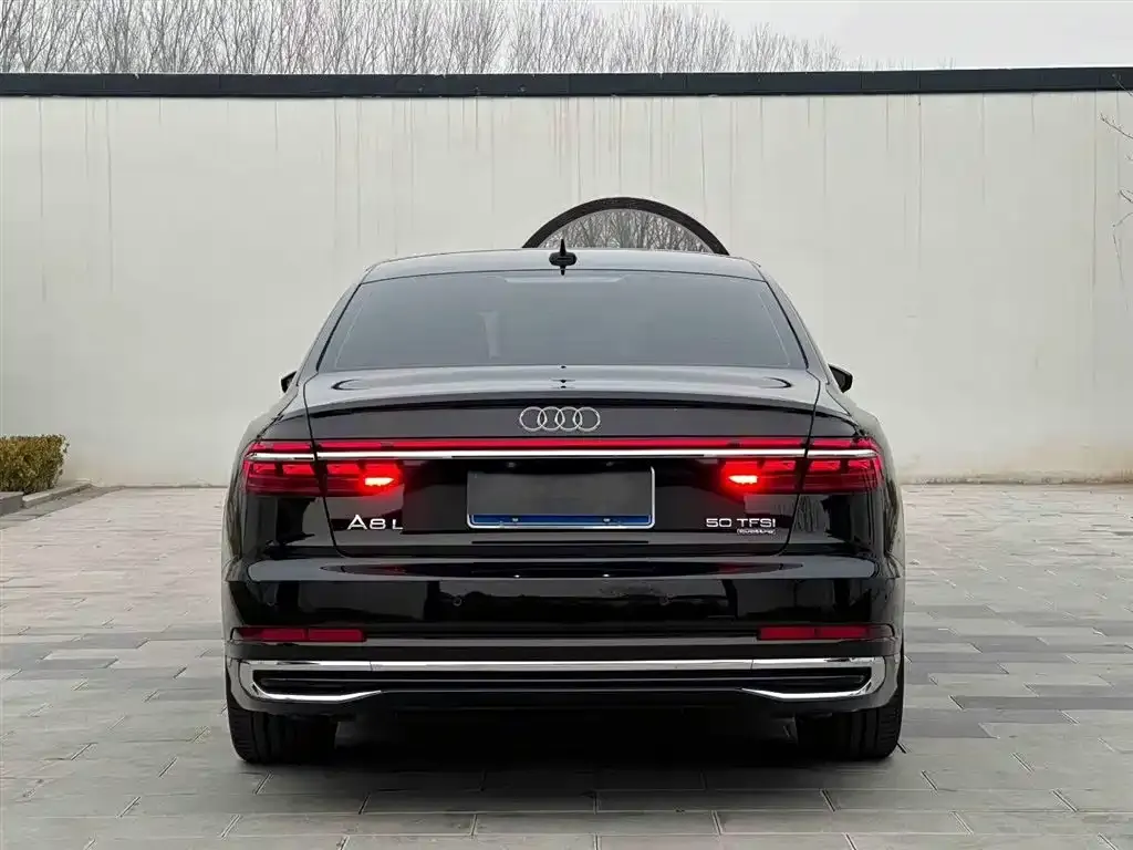 Audi A8 — фото 4