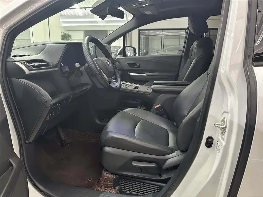 Toyota Granvia 2024 из CN, фото 8