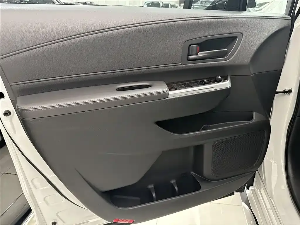 Toyota Granvia 2024 из CN, фото 7