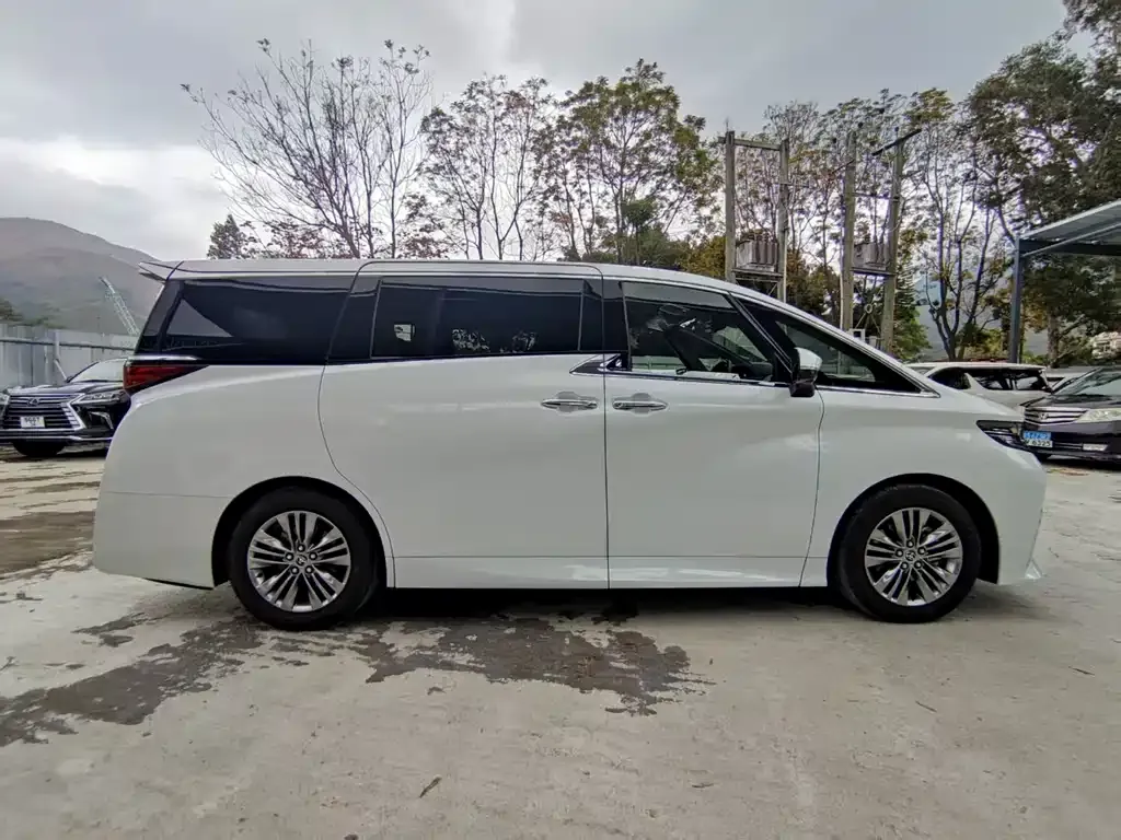 Toyota Alphard 2026 из CN, фото 4