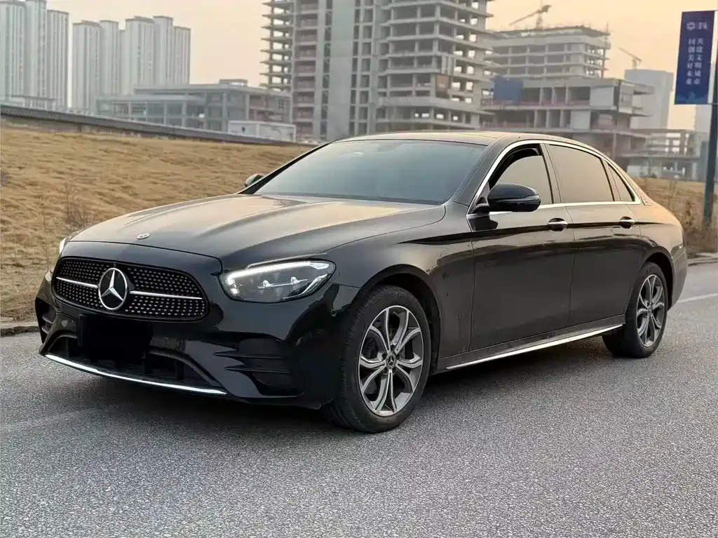 Mercedes-Benz E-Class — фото 1