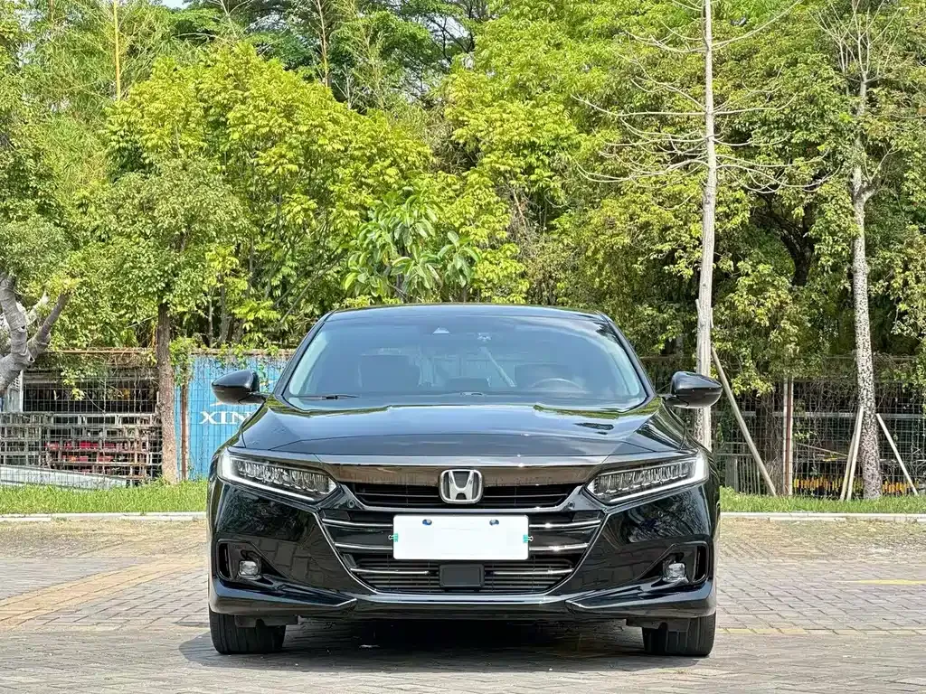 Honda Accord — фото 1