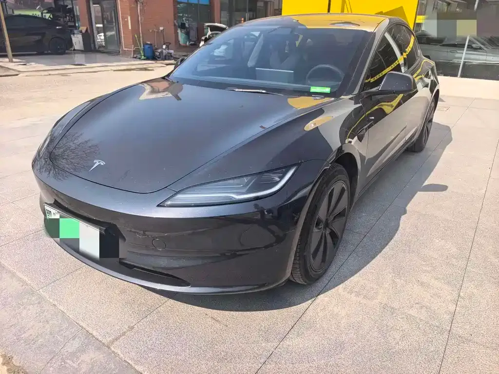 Tesla Model 3 — фото 1